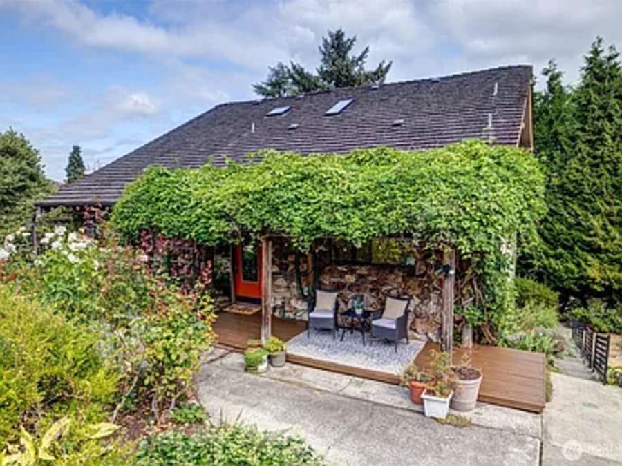 6 Bedroom Home for Rent